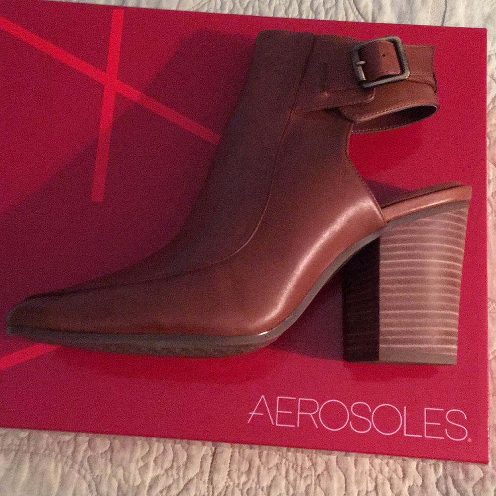 Shoes - Picture 2 of 4